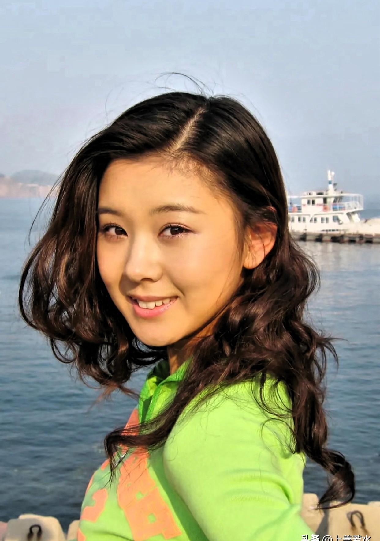 豪门子弟却骑共享单车？
娱乐圈最“清醒”的夫妻，活得太明白了。
这哪是明星夫妻，