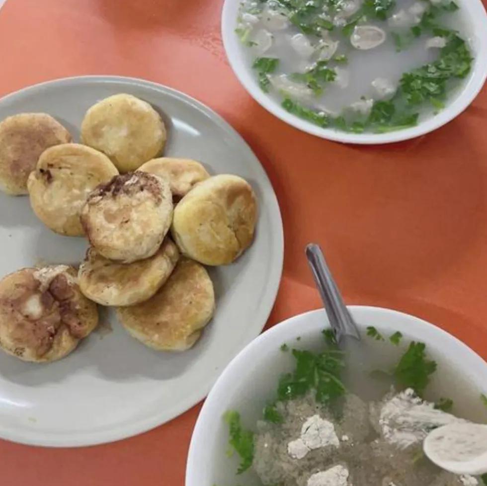 上联：两根竹筷尝万物，诚邀下联一把铁勺品千汤。爆料