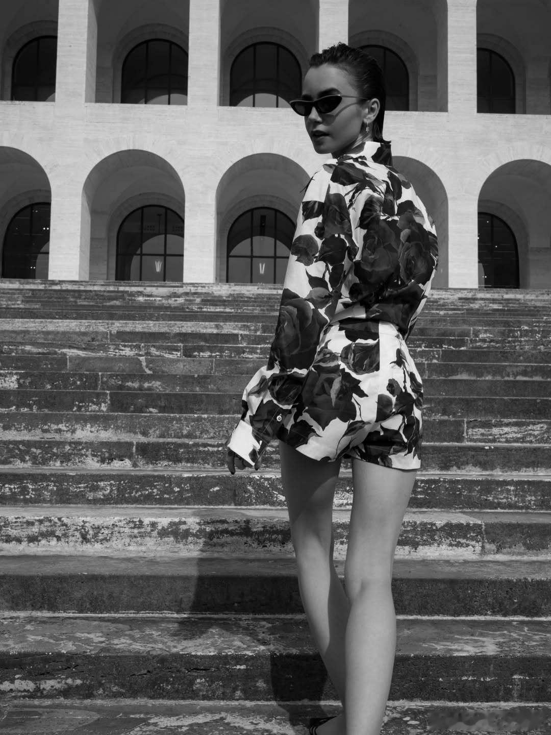 Lily collins莉莉柯林斯在《艾米丽在巴黎》第五季中的部分造型一览，由发