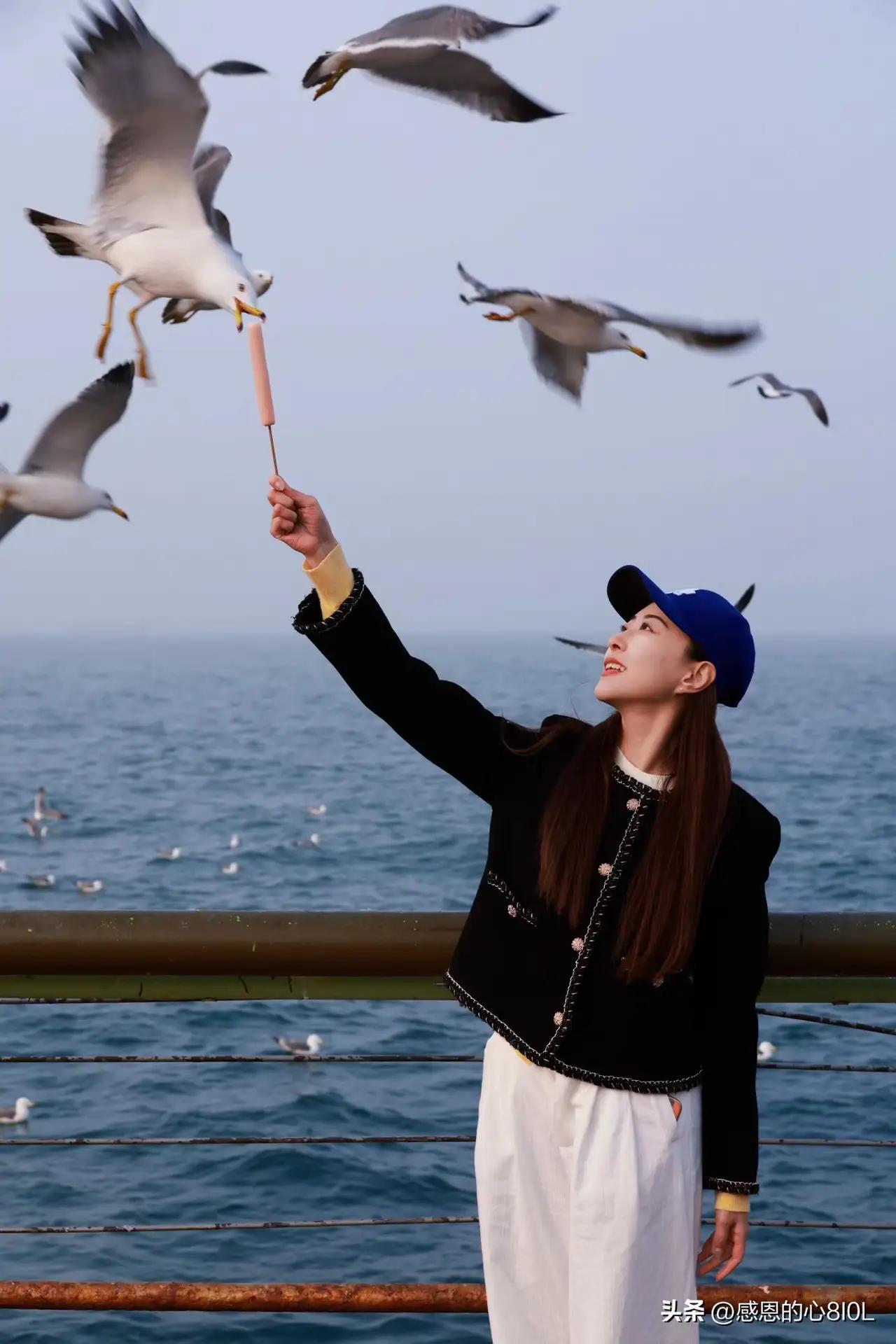 人老了应该靠谁养老最可靠人到晚年，最靠谱的养老从来不是依附谁，而是靠自己的积蓄、