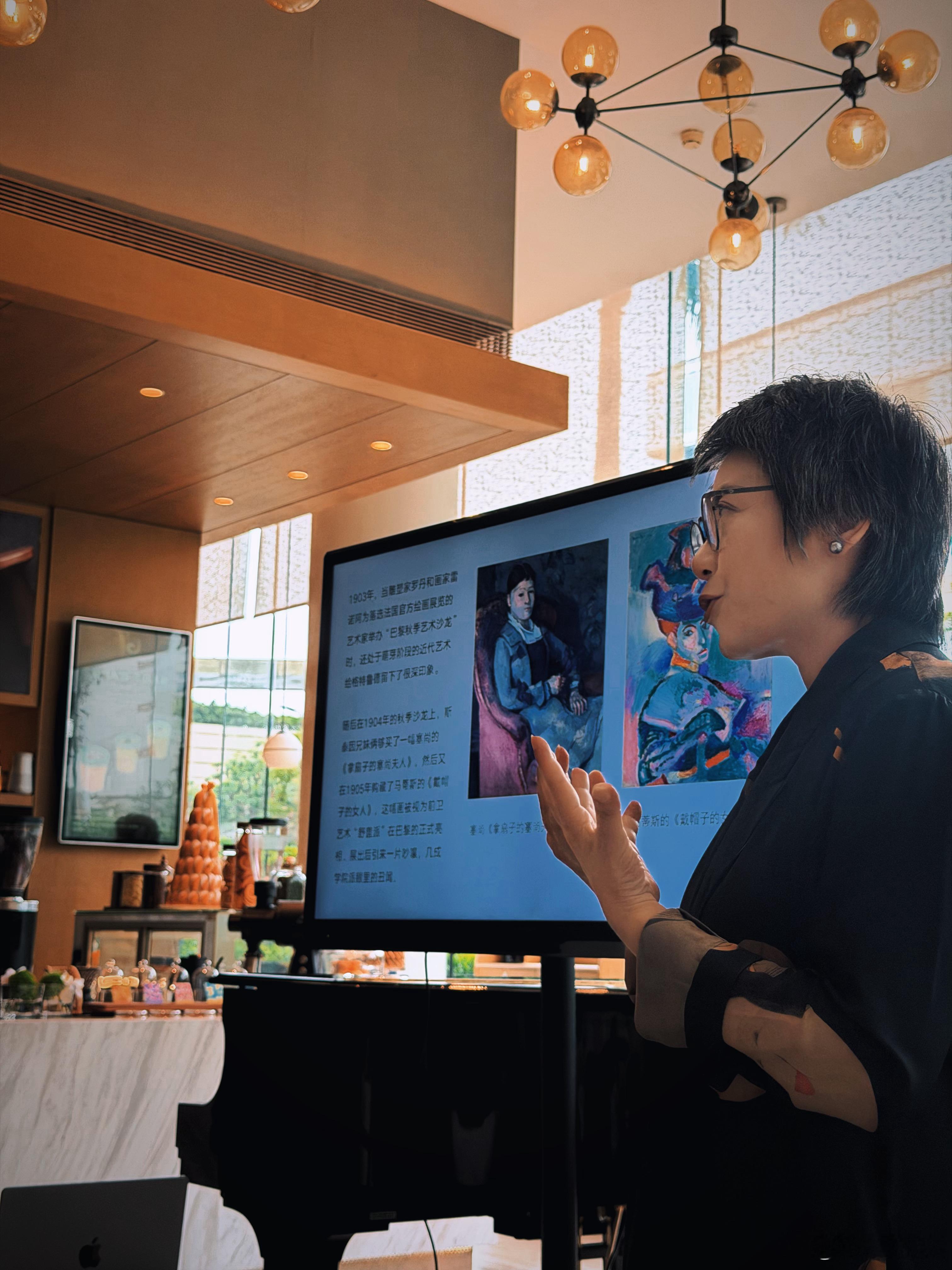 今日进步之跟李凤老师走进艺术世界。请叫我冯进步 深圳·深湾会(深圳湾1号·湾汇北