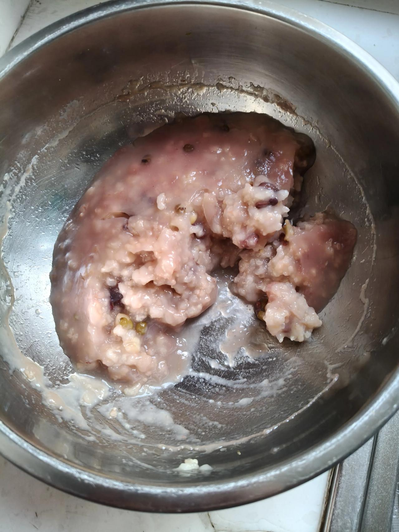 记录生活每一天老婆经常把粥熬成这样，说了也不管用。因为这么点事跟她生气啊！不值得