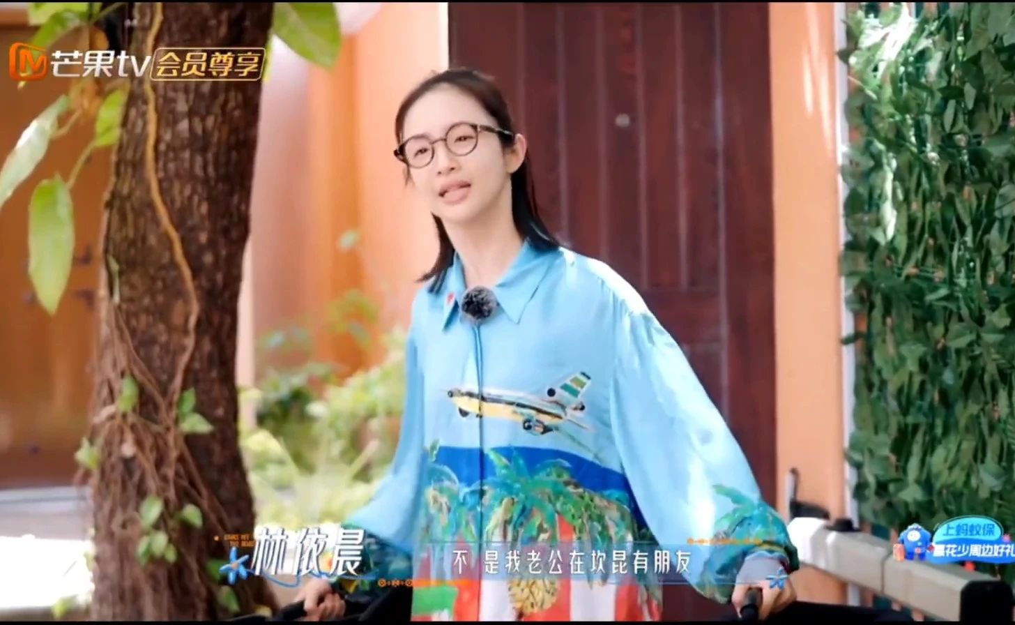 林依晨老公解决问题的能力太强了，林依晨收到老公的朋友送来的东西一脸自豪