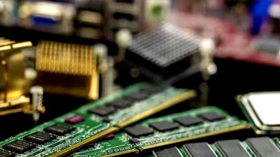 16GB DDR5内存能从300元一路飙升到1200元，这种狂热简直违背常理！