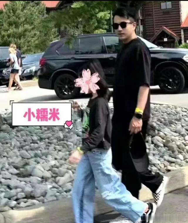 杨幂女儿小糯米12岁了！和时代峰峻TF五代同岁那一刻，我才反应过来：咱们追的哪是