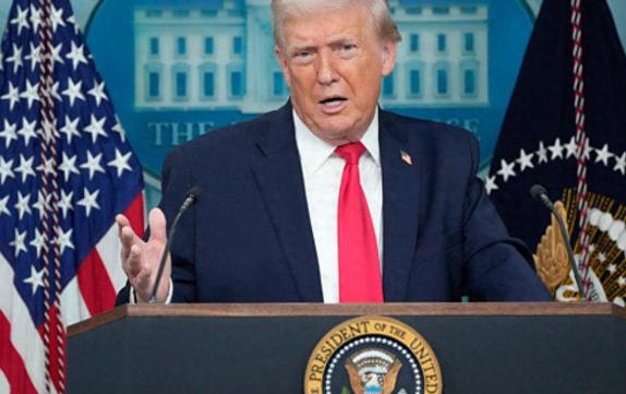 特朗普曾经在采访时表示：如果中国武统台湾，那么美国会毫不犹豫的对中国首都进行轰炸