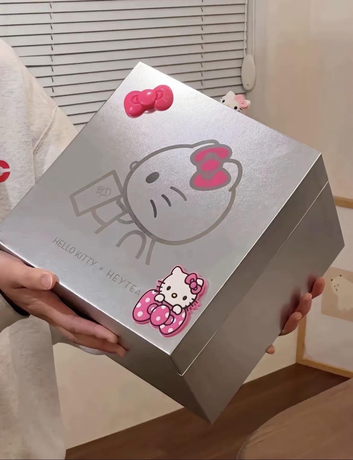 这个Kitty猫补妆镜也太可爱了好喜欢  好朋友送我一个谢谢！