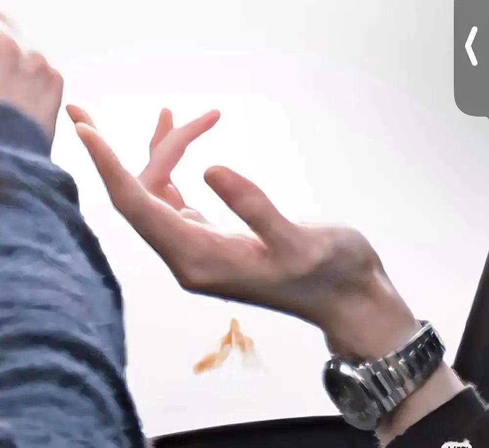 红掌的掌，是陈星旭的手掌吗？手控真的很难抵挡这双手，尤其婚戒一戴，好勾人这手看得