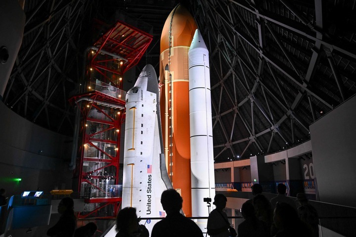 #NASA局长喊话美国队加油# #NASA承诺美国队若夺冠将送足球上月球# 【N