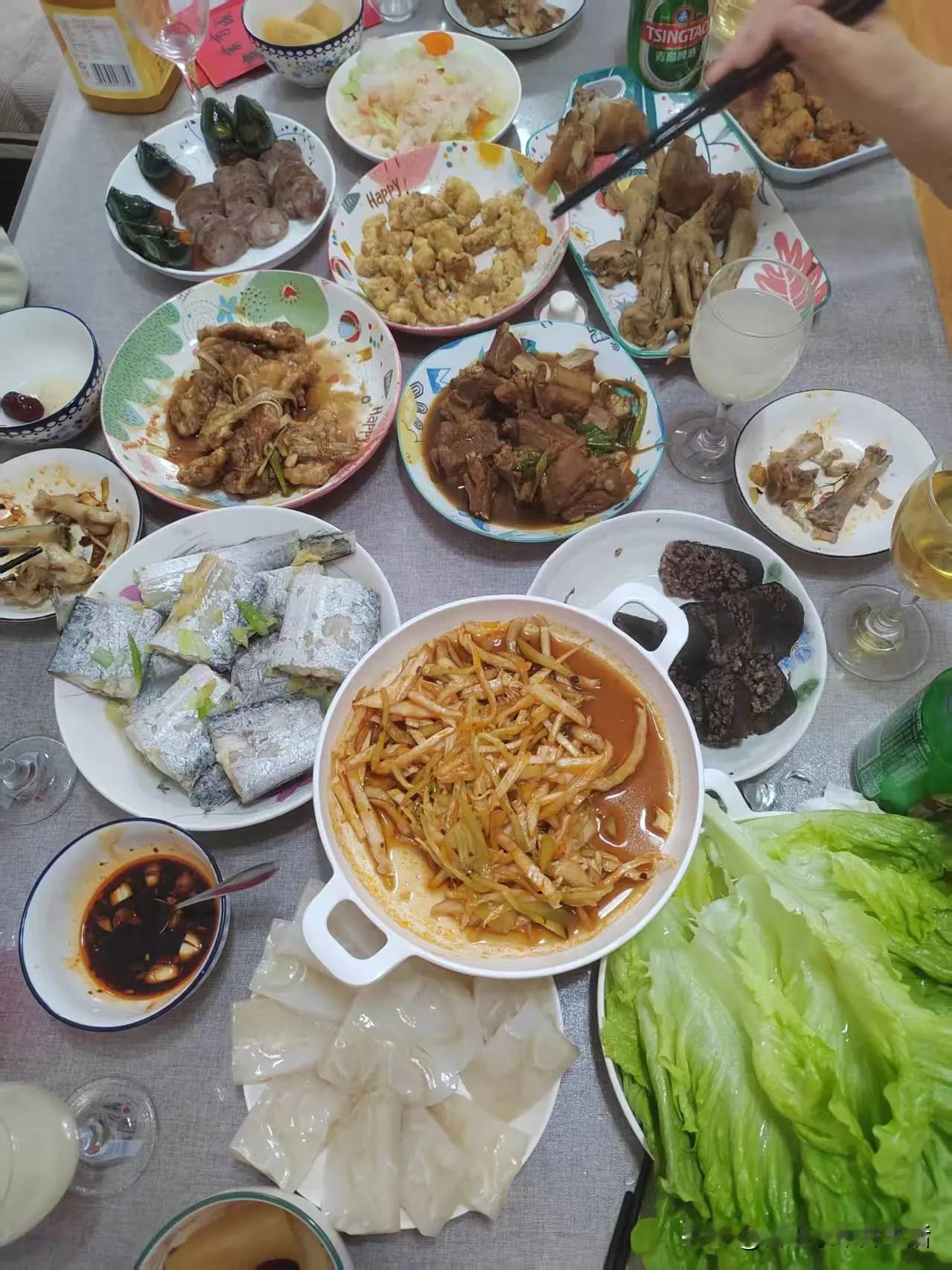 我家的年夜饭都是家常菜，没有高端食材