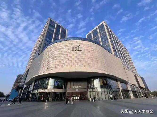 这个答案，是胖东来创始人于东来自己在《人民日报》专访里说的：“对‘人’的重视，是