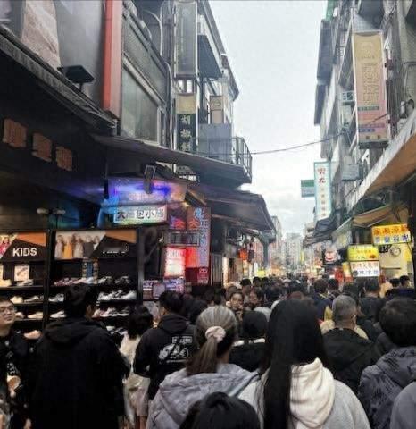 美国拿关税做筹码逼台积电迁厂，台海局势紧张