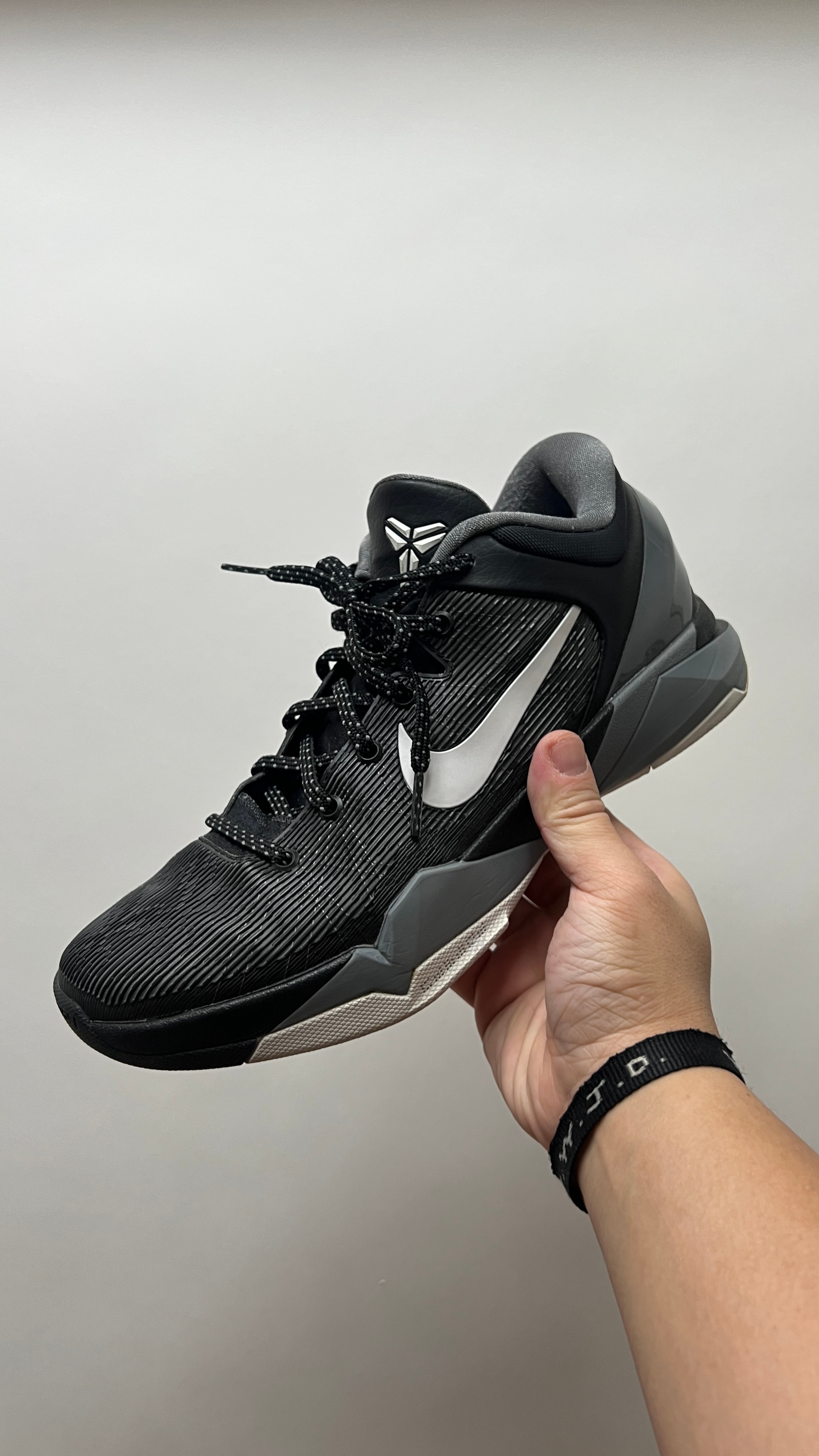 收拾收拾架子，把它翻出来了，然后翻了翻微博上次穿还是2018年9月抠了抠问题不大