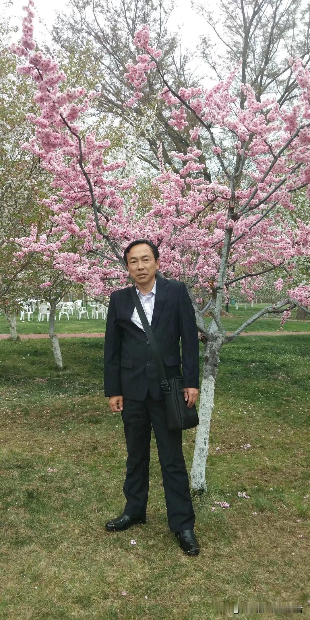 随手记录一下生活。自媒体不行了，很难搞了，没有任何收益。中年大叔今年46岁了，在