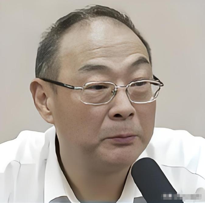 完全同意金灿荣教授的观点，中国没有必要，再三要求日本就侵华罪行道歉了。

咱们纠