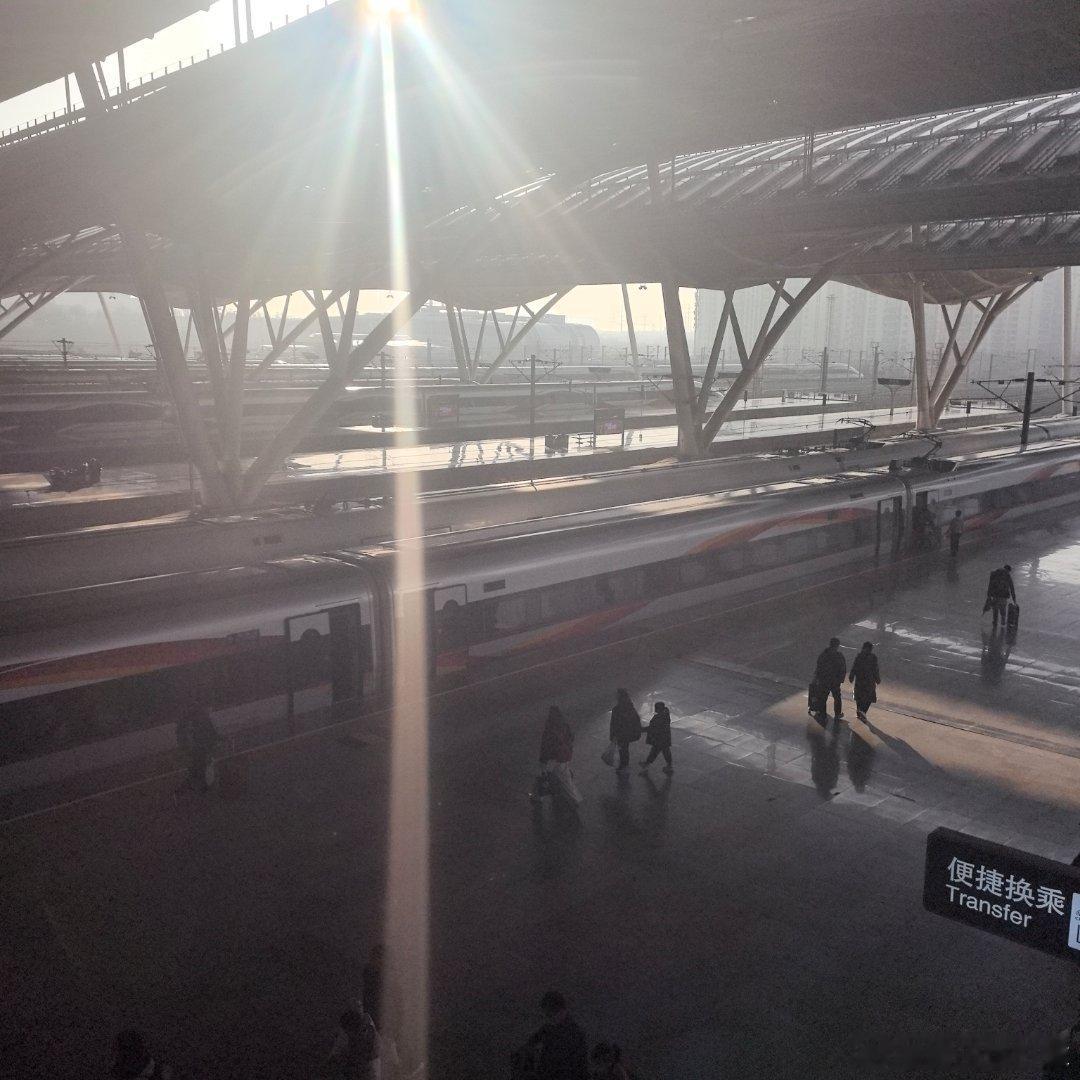 一个多数在加班，吃饭，睡觉没咋出门+没麻将的春节假期结束 武汉·武汉站