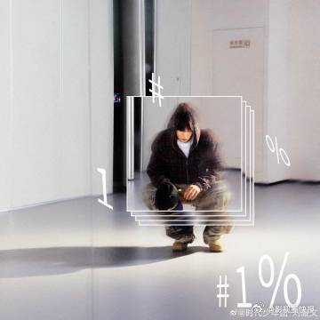 刘耀文营业加一营业进度条再进一步，刘耀文随性出镜，没有多余装饰，仅凭干净气质与出