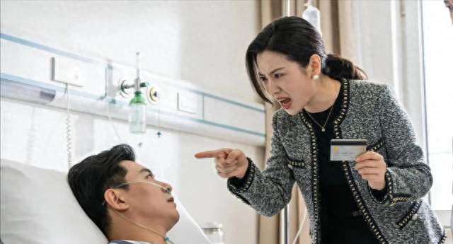 我瞒着妻子给父母转了15万养老，我突发心梗时，妻子说：不治了！