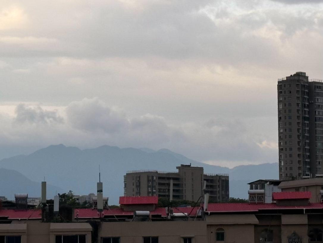 周四，咖啡热美式 喝了，早上好 天气不错，晴天☀️生活手记 古巴比伦王颁布了汉谟