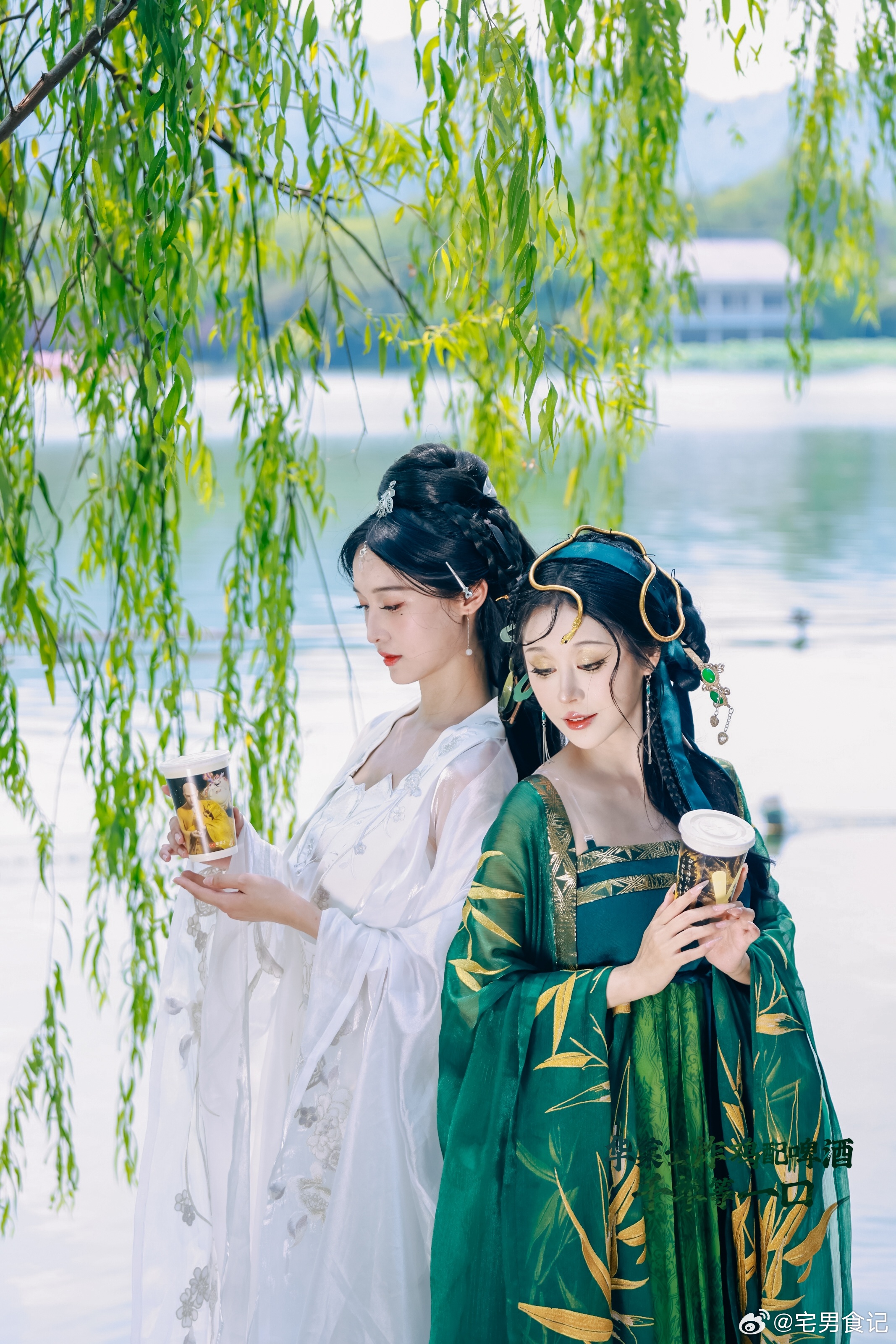 #华莱士白蛇浮生联名##起猛了华莱士办婚礼了#[爆竹]啊啊啊啊！！！华华真是为了