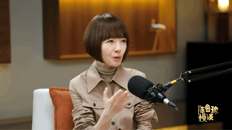 鲁豫说AI时代更需要人味鲁豫道破了AI时代的bug科技飞速迭代AI功能愈发全面，