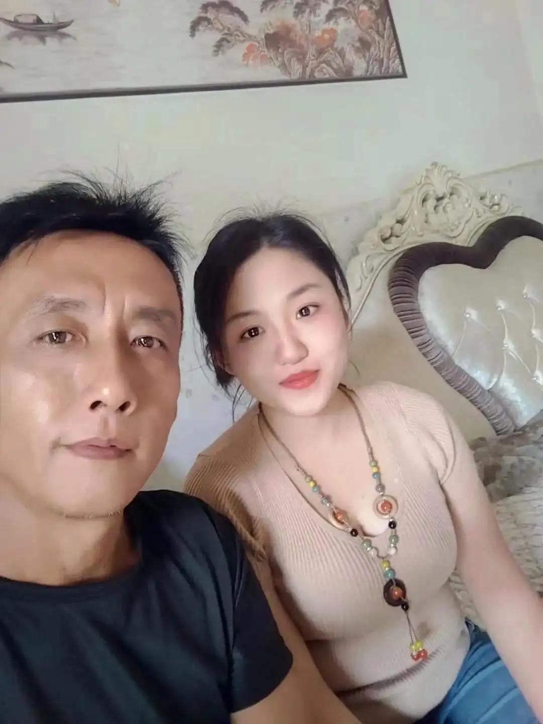 【@头条逗趣小鲁班】很好奇大哥是怎么找到这么好看的老婆[笑哭]