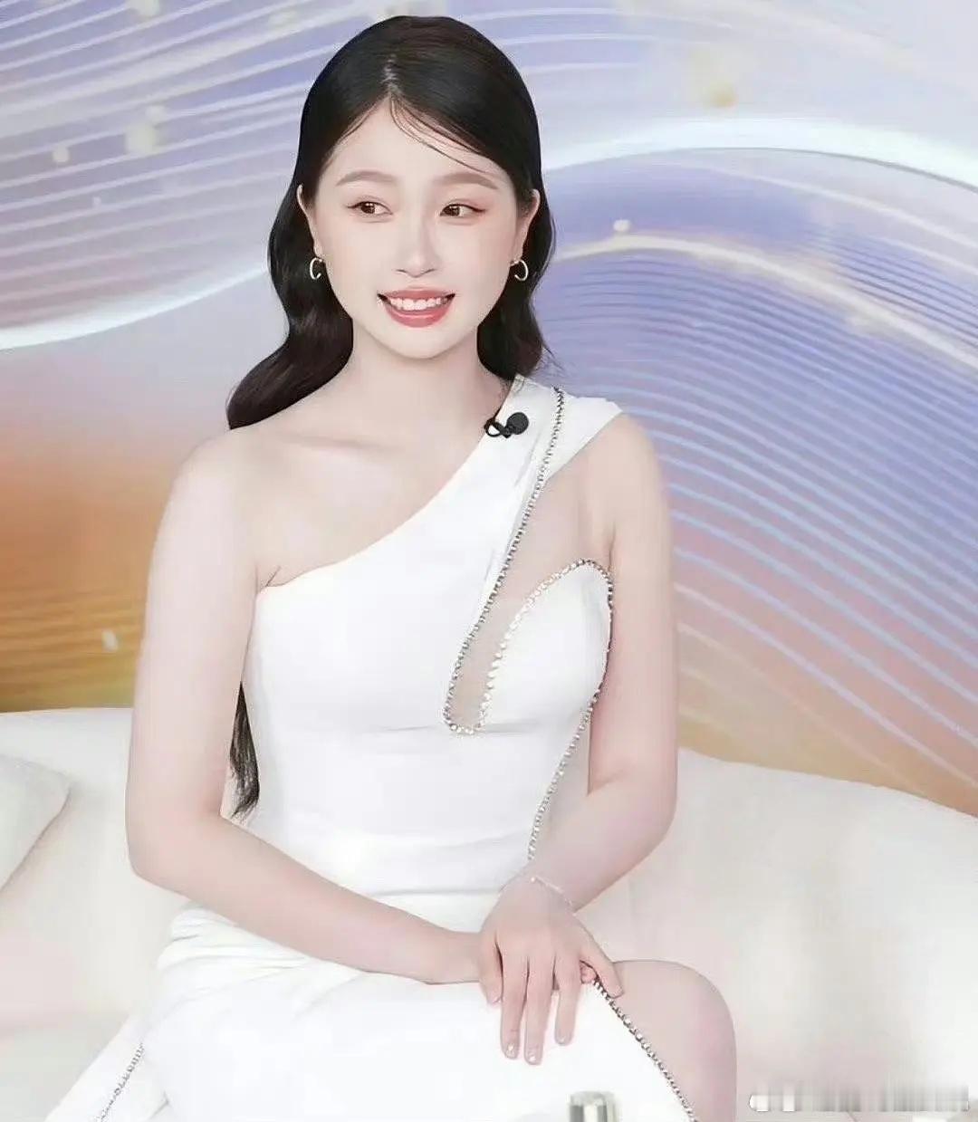 很难不让人怀疑虞书欣的每次直播都是为了让我们更新表情包 ​​​