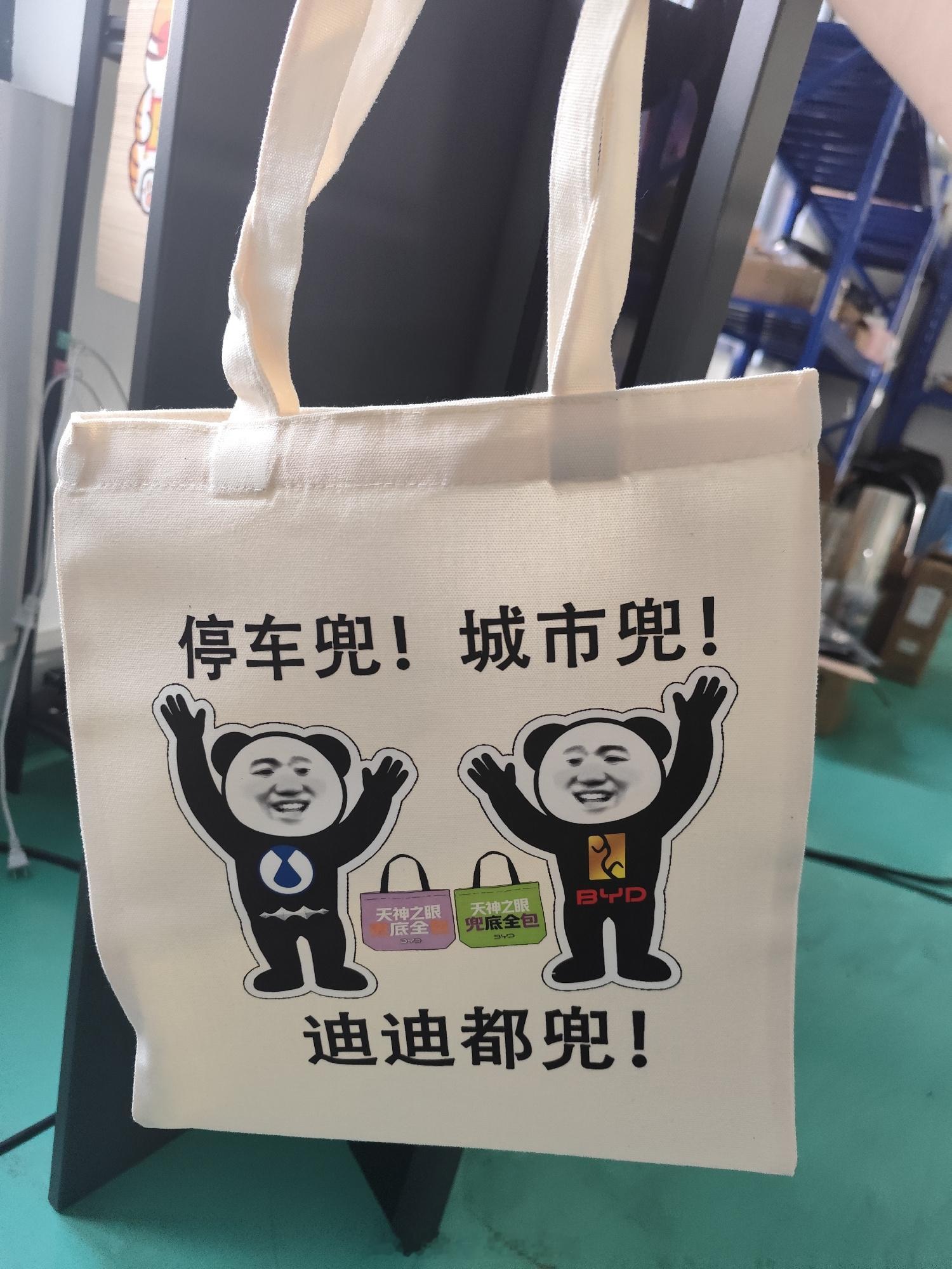 教科书级接地气营销，我觉得一点不low，比亚迪这波宣传我很看好。邹总买电车啦比亚