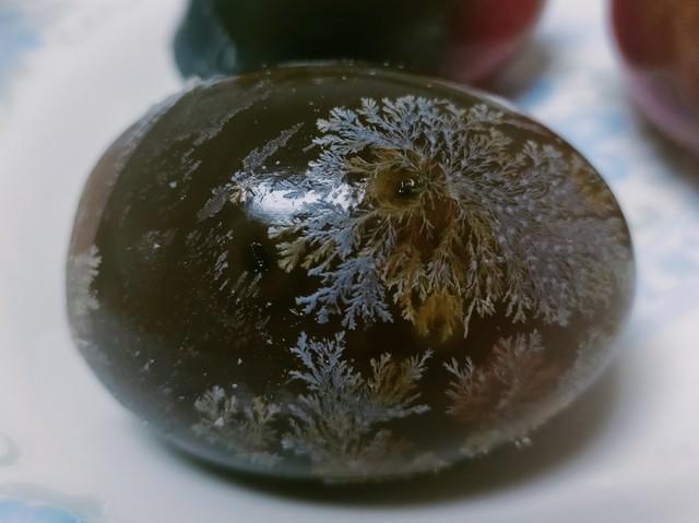 皮蛋再次成为关注对象！多名院士发现：常吃皮蛋的人，有4个变化。

这玩意在咱们这