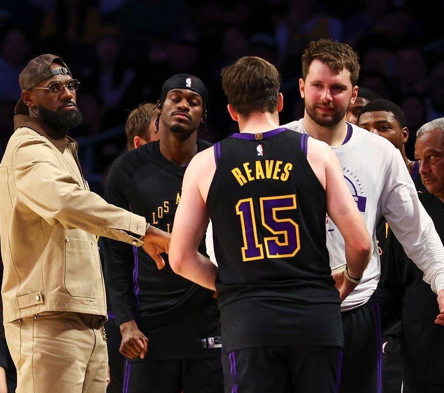 雷迪克说，勒布朗做湖人使用率第三高的球员对球队更好。印象中，这是他第一次公开明确