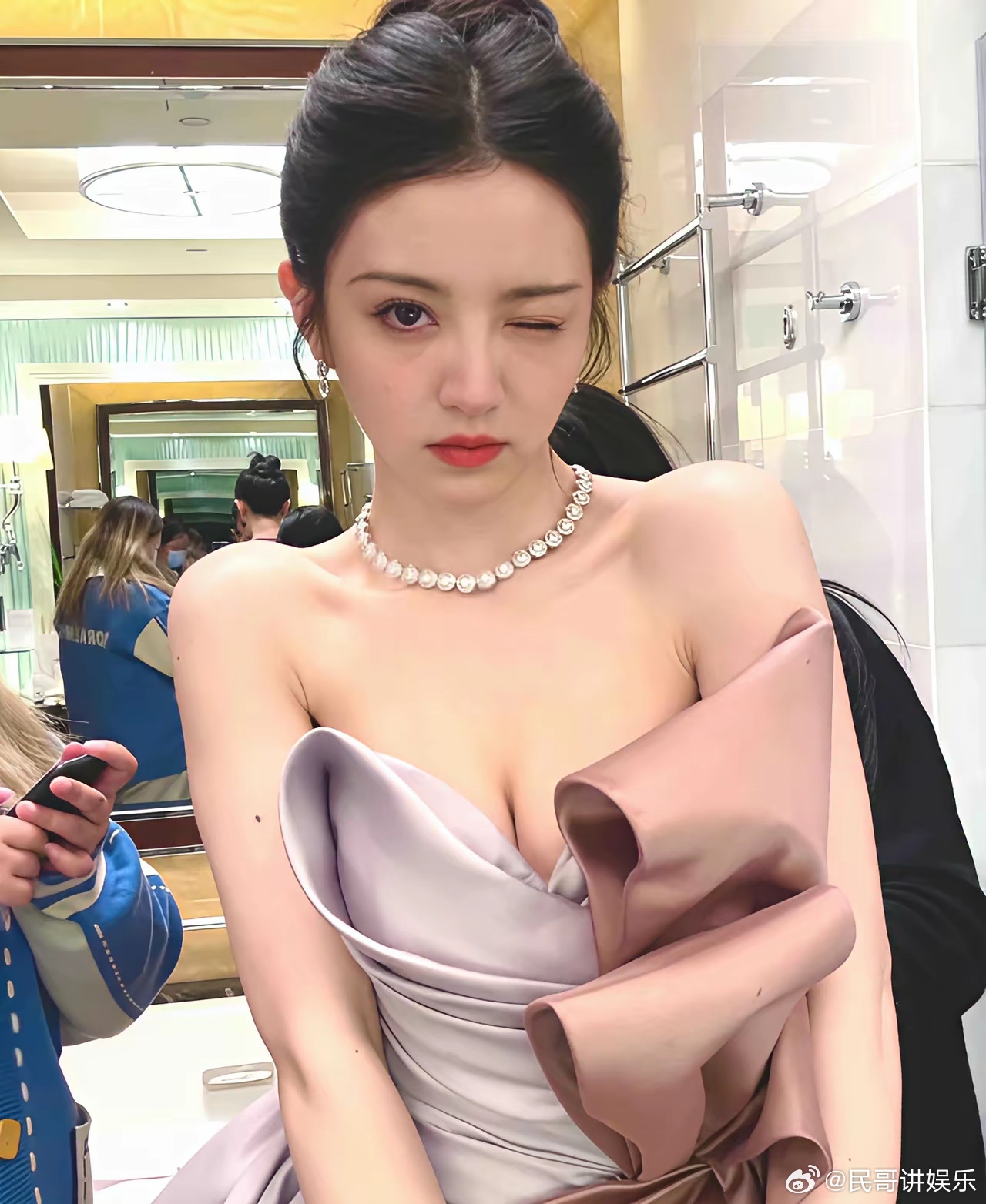 如果让你在田曦薇跟高圆圆之间选一个做对象，我想百分之85的男人都会选择田曦薇，剩