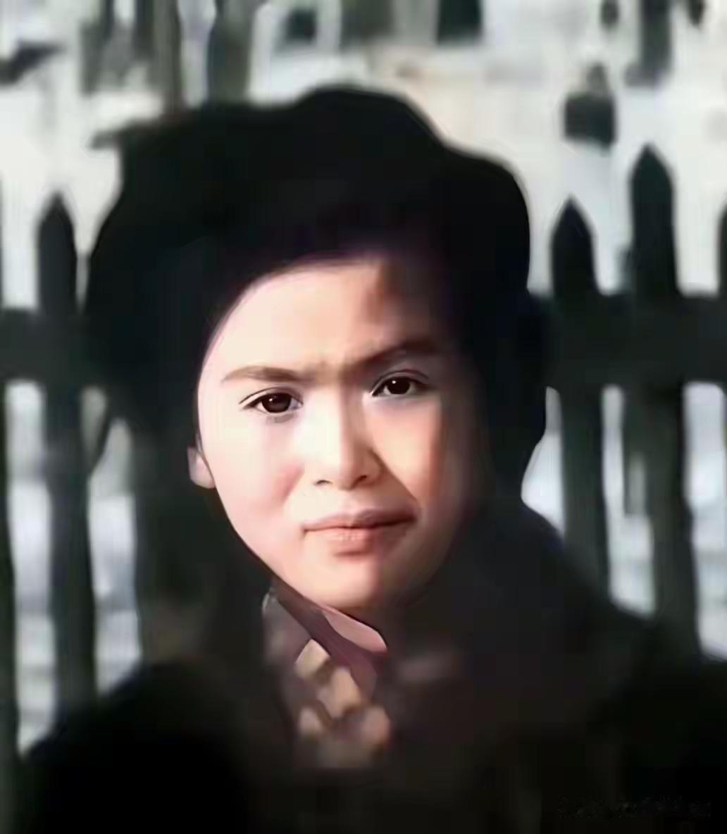 第一张为贺子珍在苏联养病期间仅存的一张照片。