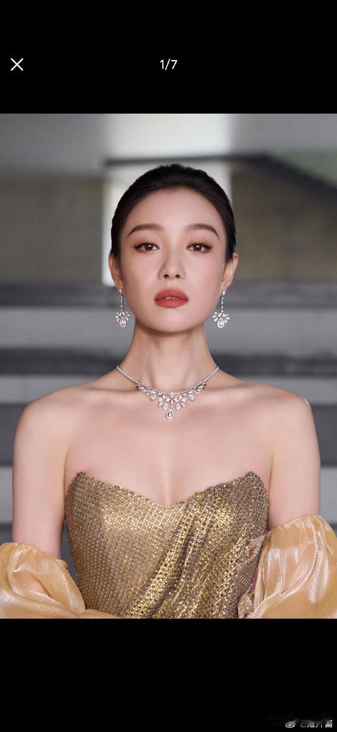 1. 秦岚目前依旧没有结婚生子的打算，她和小男友一直分分合合，这件核心矛盾始终无