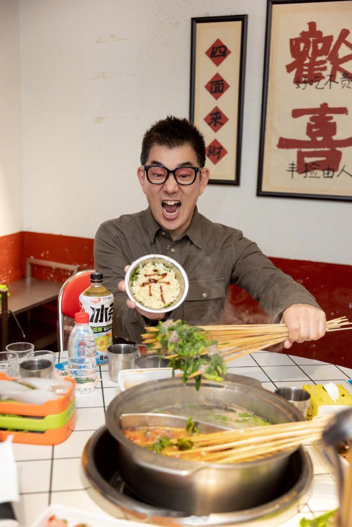 任贤齐劝歌迷别在酒店等他任贤齐这波劝诫太暖心最好的偶像莫过于此！任贤齐劝歌迷别在