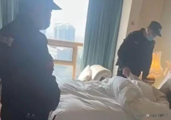 一脸懵！今年3月，浙江一男子入住酒店，竟被一名陌生女子尾随，还直接冲入房间，直接