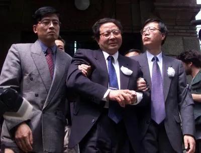 1999年，邵云环、许杏虎、朱颖三位烈士的追悼会上，家属悲伤过度，他们在北约轰炸