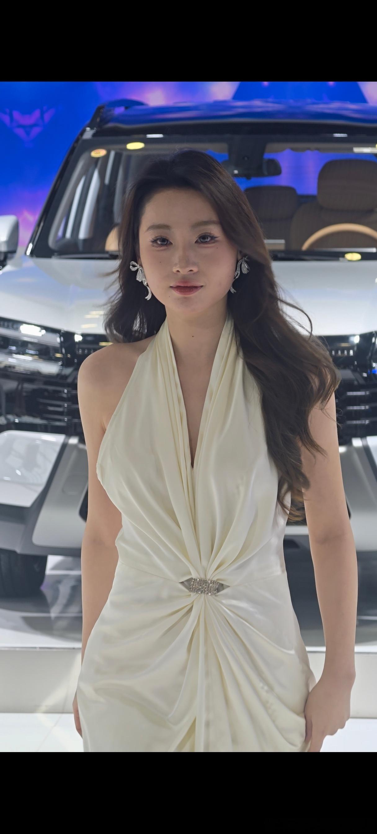 套个棉袄就能出门看车展不在乎别人的眼光了，大街上哈哈大笑也不觉得怪异了，叮嘱外卖