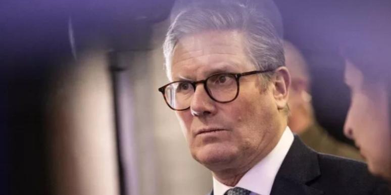 英国站起来了？英国首相斯塔默表示，格陵兰岛的未来应当是格陵兰自己和丹麦商量着来，