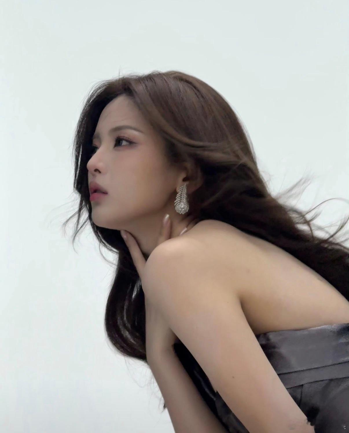 杨超越出片小碎片，好看，