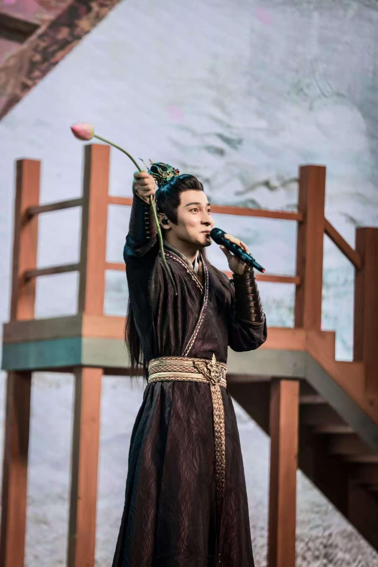 叔圈帅哥贺刚有自己的反派宇宙 贺刚诠释的单孤刀在《莲花楼》中是一个隐藏极深的威胁