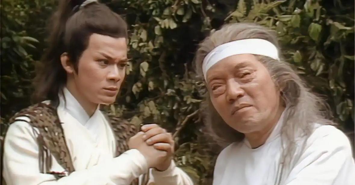 柯镇恶断气前掐住郭靖手腕：桃花岛那七具尸体，是替身。
真江南七怪在蒙古啃了十八年