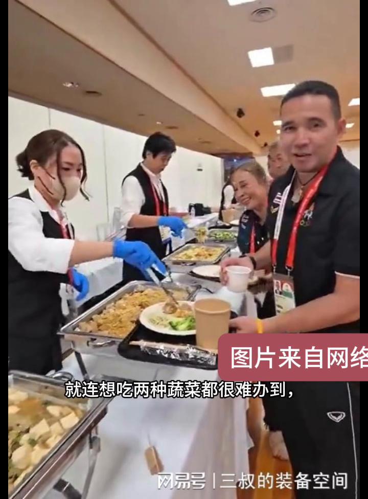 泰国运动员网上吐槽名古屋亚运会伙食太差引发热议。自助取餐的时候每份分量很少，主食