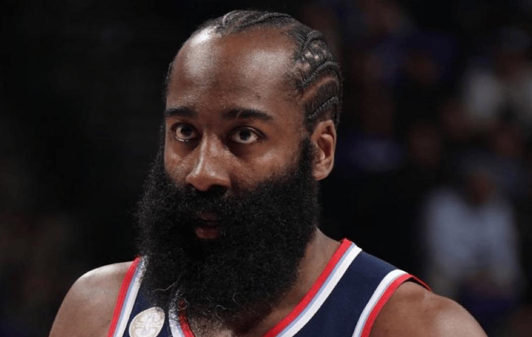 外有“三届得分王”哈登、全明星球员米切尔，“2023 世界杯MVP”施罗德，内有