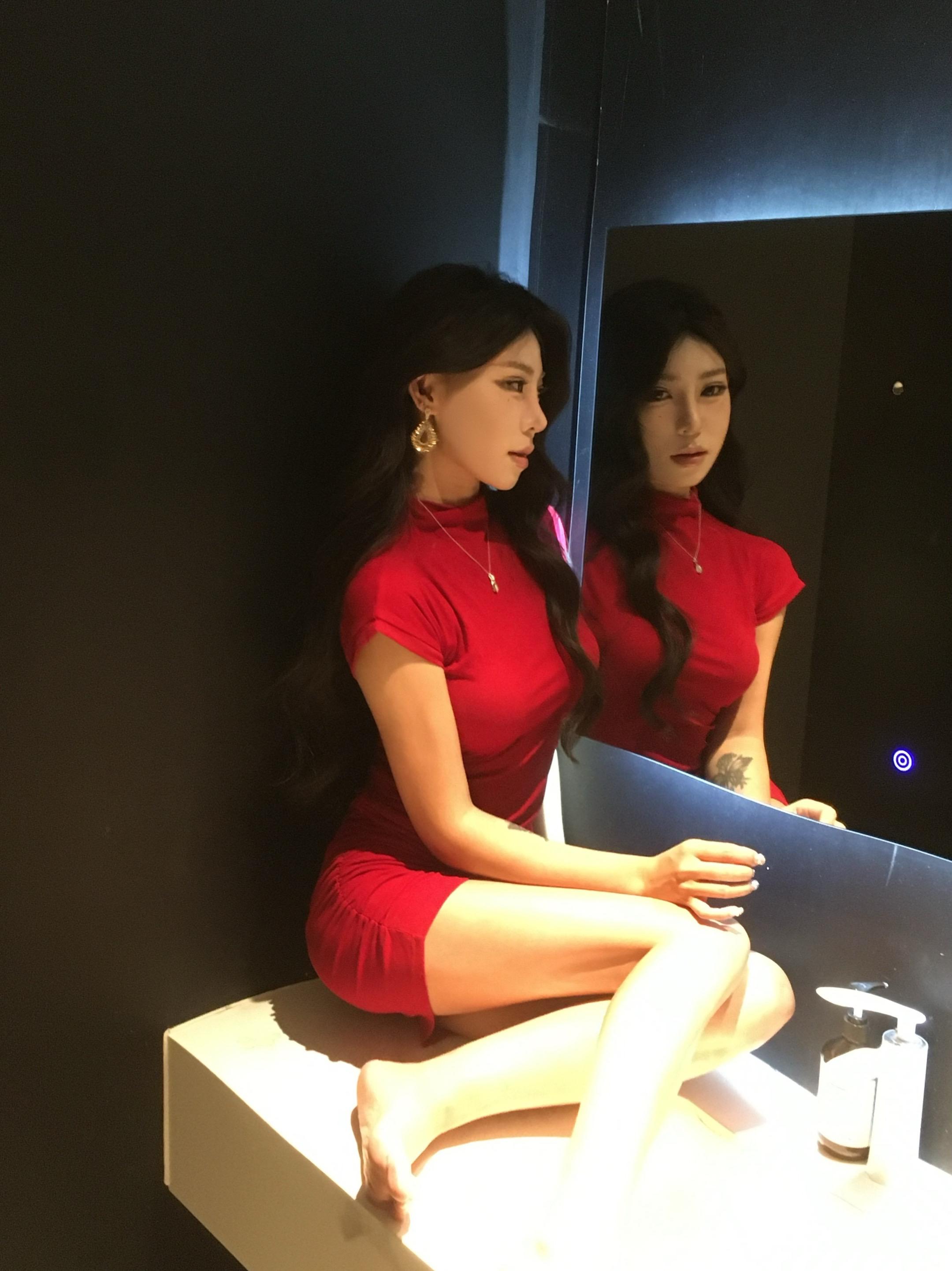 “我说对你一见钟情，你告诉我水瓶座不行”