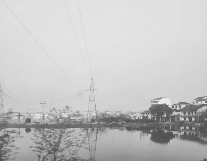 下联：心碎春寒逢，求上联他乡遇故知