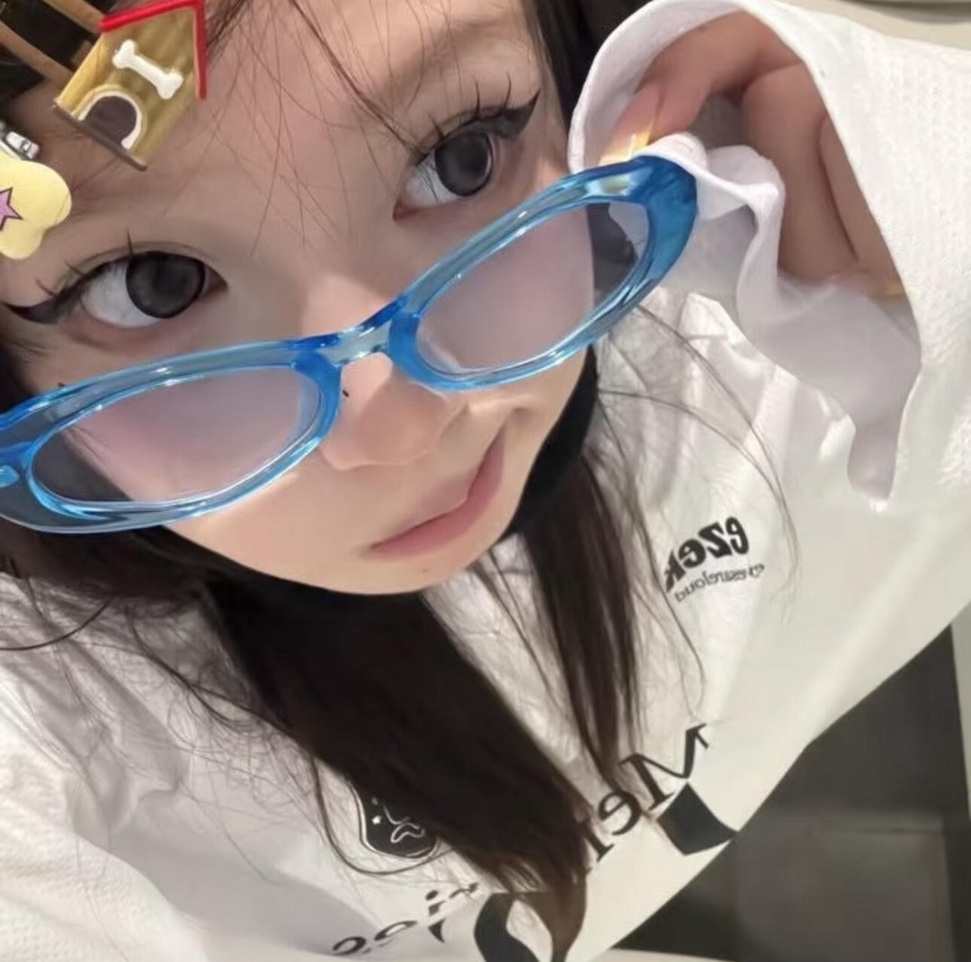illit MOKA镜萌花｜ 𝐒𝐡𝐚𝐫𝐞 头像分享🥰我依旧像命运展示