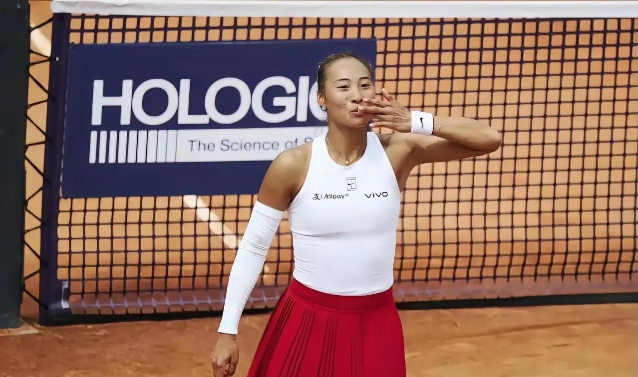 郑钦文2：0首胜萨巴伦卡

在5月15日凌晨一点的郑钦文对阵萨巴伦卡的比赛是无数