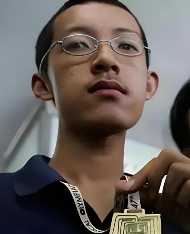 柳智宇，全国数学联赛第一名，两获国际奥数满分金牌，北京大学数学天才学霸，却突然放