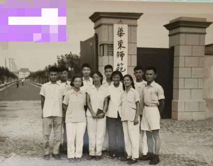 大学生为什么不值钱1993年大学生录取率是22%，2025年大学生录取率是70%
