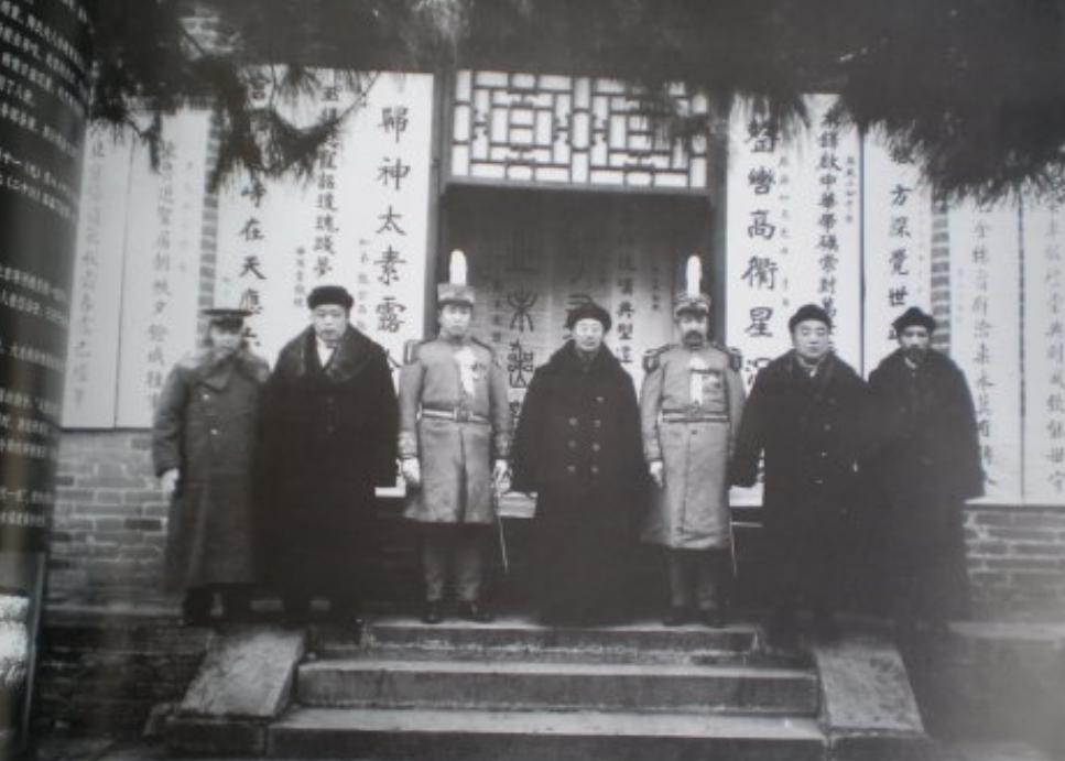 1920年2月23日，山东曲阜，北洋政府专门派兵驻守孔府，山东省长亲自坐镇监督，
